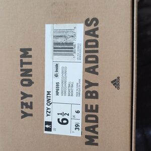 Yeezy-adidas Men 6 1/2, big boys 6 1/2 ,women 8